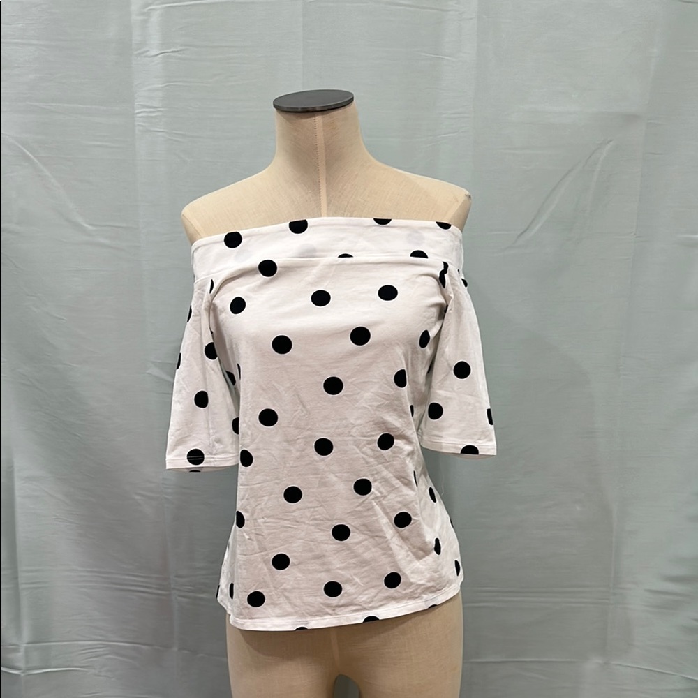 LOFT size M off the shoulder top (true to size). Formfitting